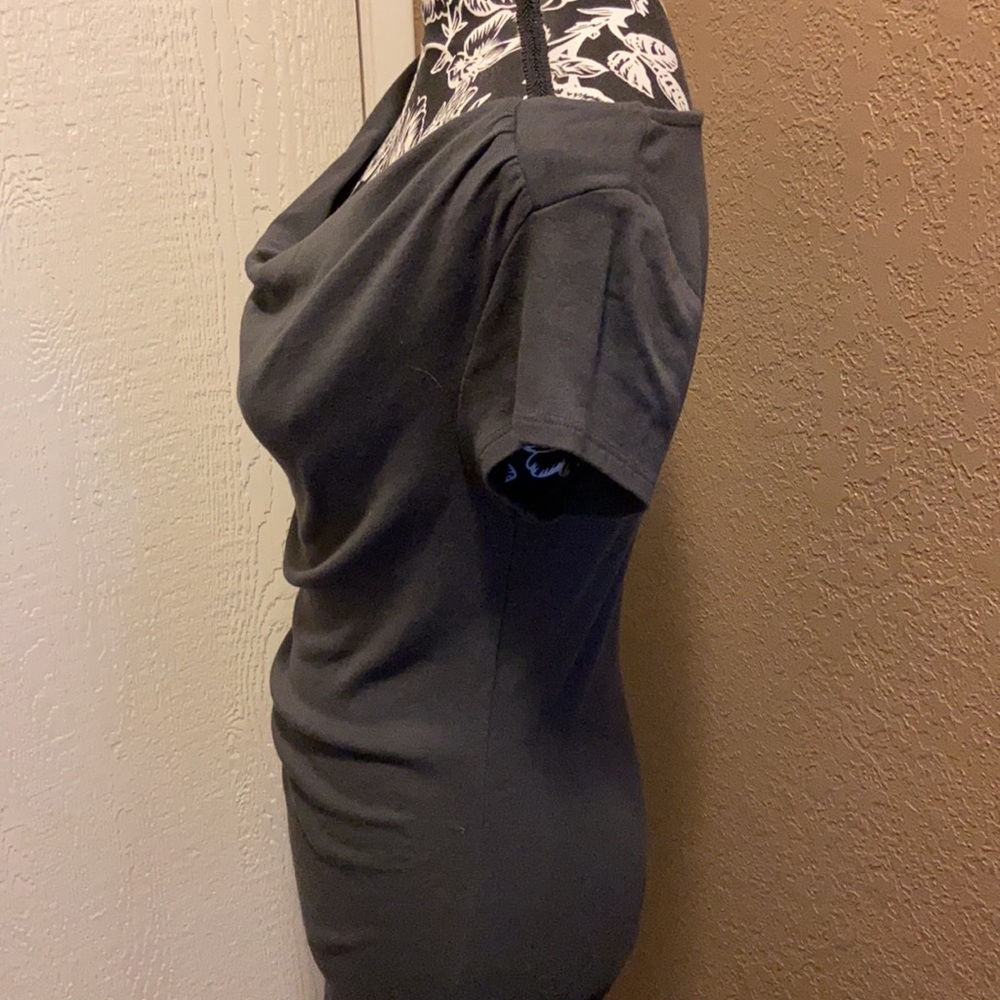 NWOT Express sexy basic tee - Picture 3 of 7